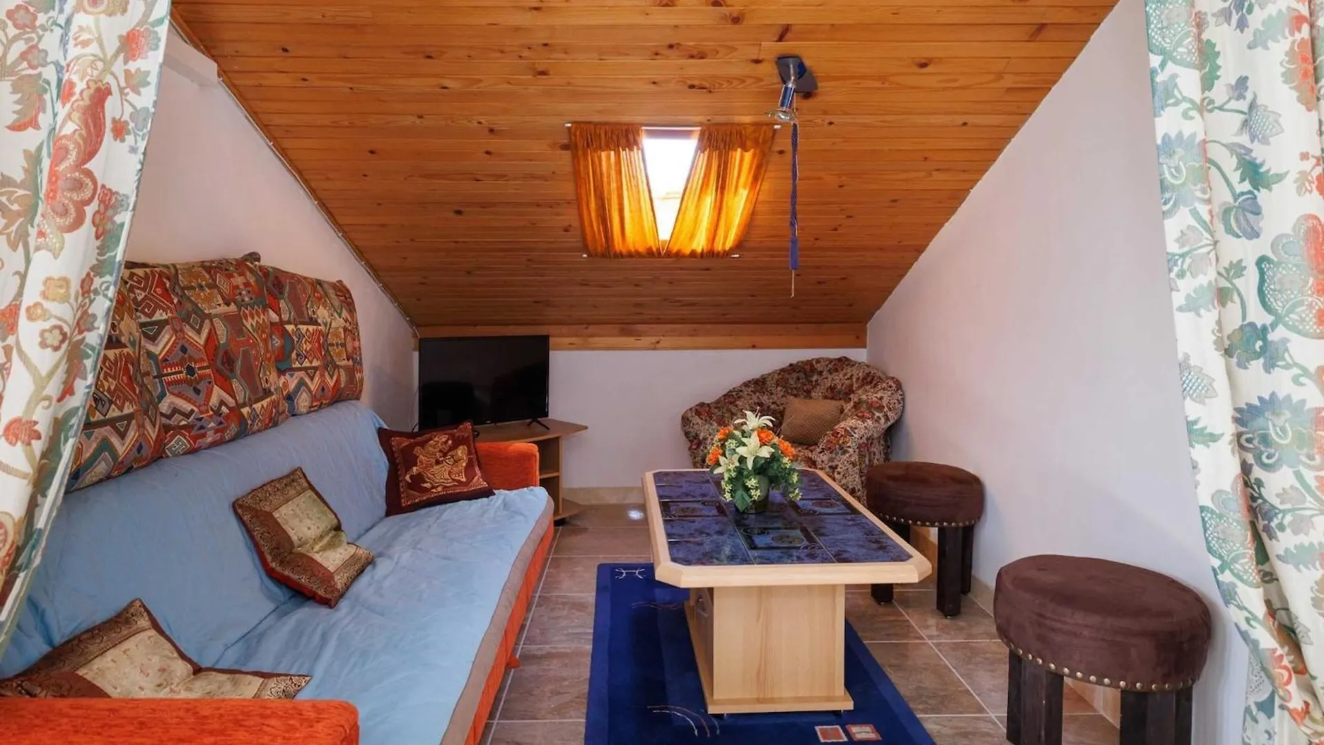 Classic And Trendy Apartment With Terrace - Two Bedroom Apartment With Terrace Krk Town